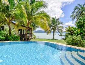 viewpoint of kyn pool overlooking ocean