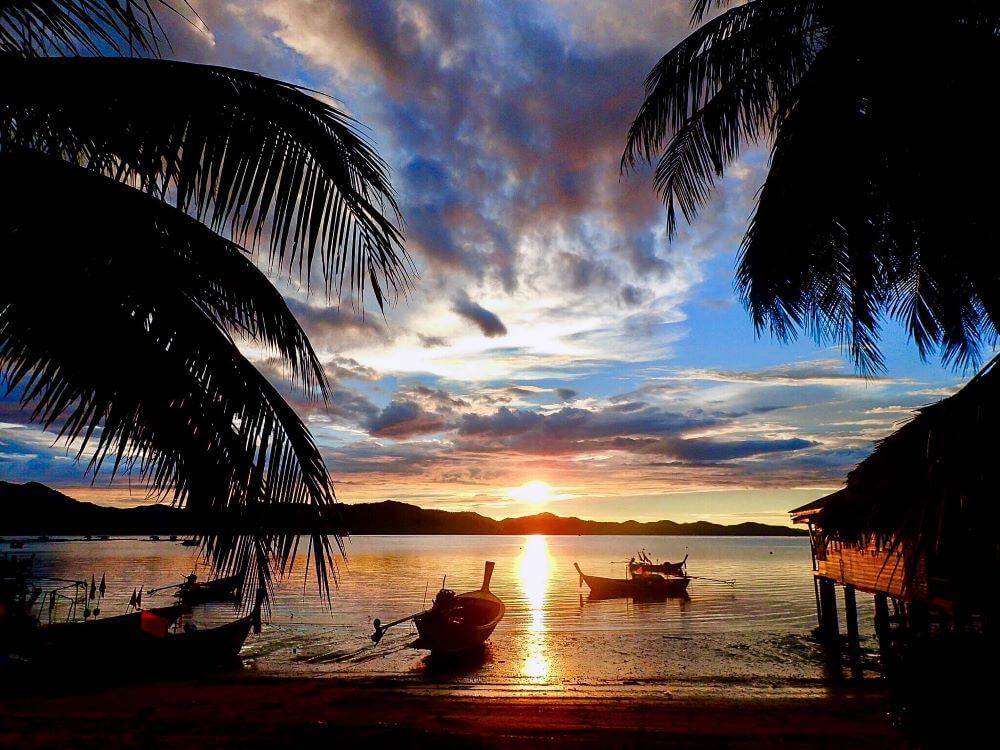 picture of sunset from koh yao noi muay thai